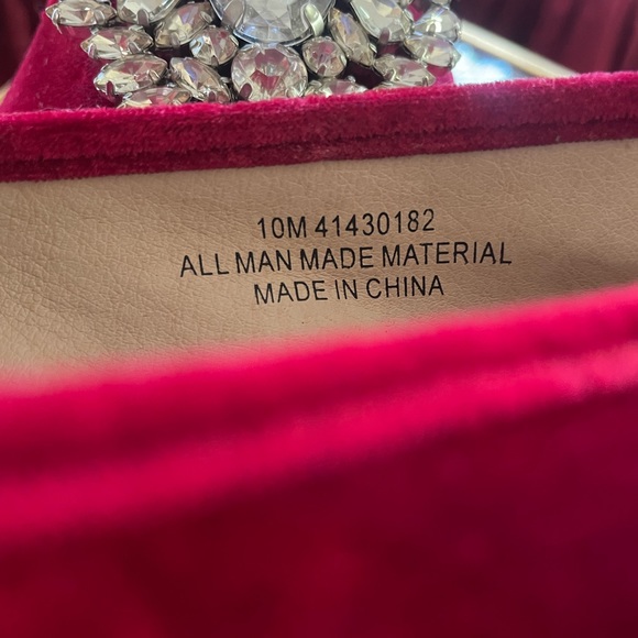 Cato Crushed Red Velvet Flats  Faux Suede Loafers Womens 10M w Rhinestone Broach - Picture 9 of 15